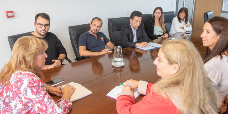 Paros en la UNCUYO: autoridades recibieron a un grupo de padres de colegios universitarios