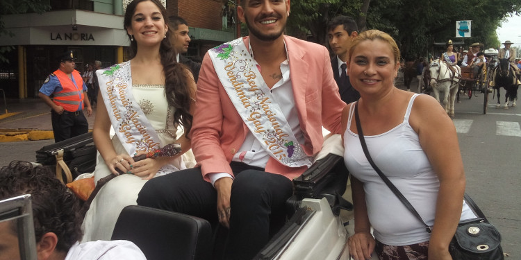 Un Carrusel con bandera de inclusión