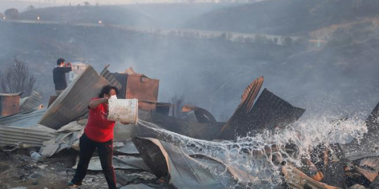 Declararon alerta roja por los incendios en Valparaíso