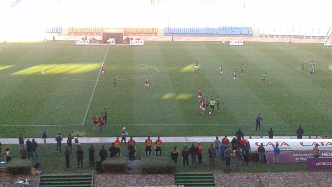 imagen En el debut, Maipú y Huracán aburrieron a todos