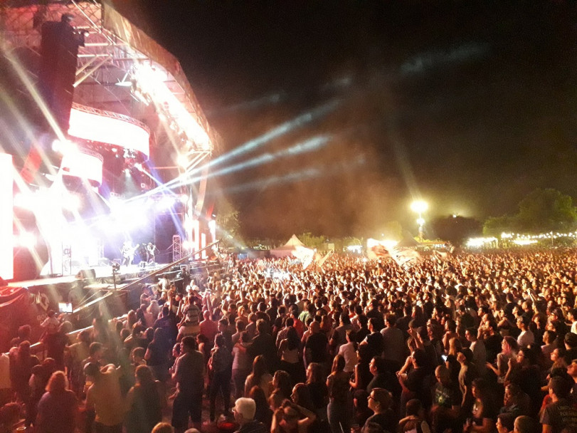 imagen Ciro y Los Persas cerró la noche más rockera