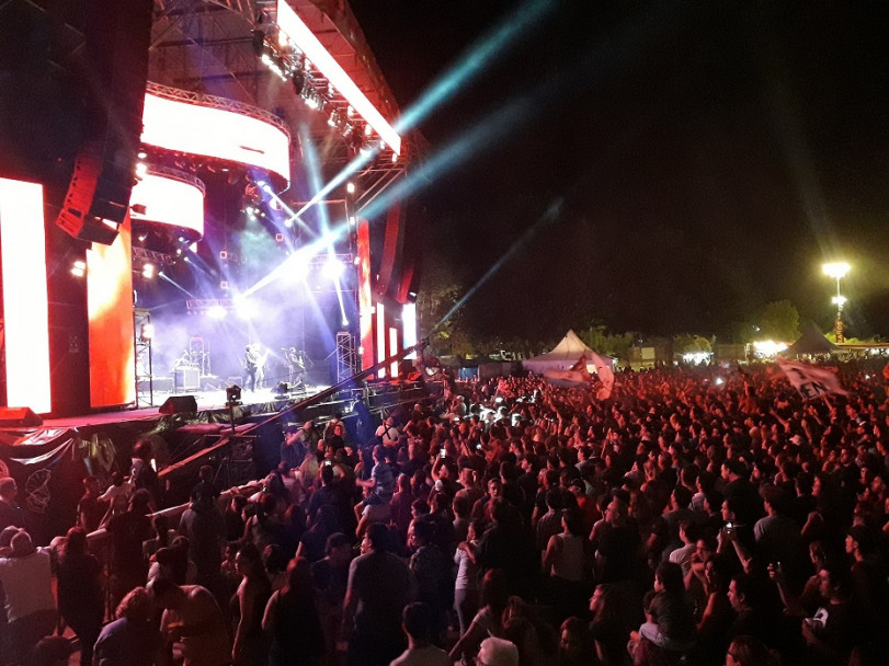 imagen Ciro y Los Persas cerró la noche más rockera