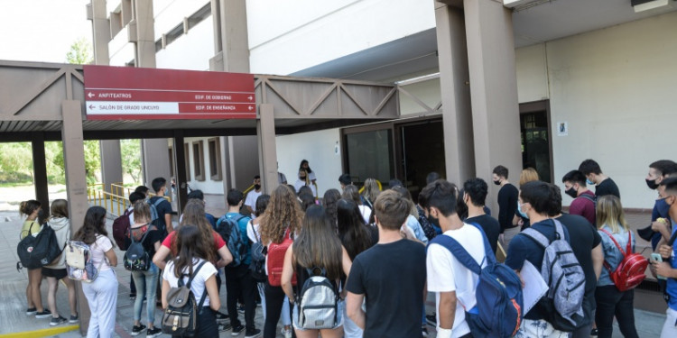 Nación autorizó la presencialidad plena en las universidades