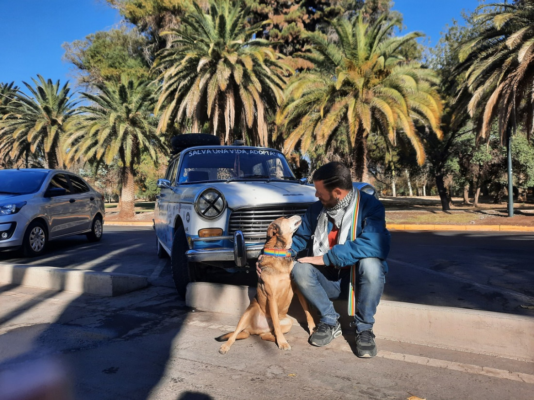 "Argentina con mis perros", por las rutas concientizando sobre castración y adopción canina