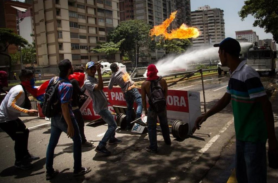 imagen Venezuela: fuerte represión a una protesta de la oposición