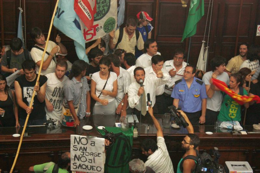 Fuertes manifestaciones contra  la Minera San Jorge  