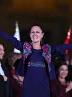 Con perfil progresista pero en tensión con los feminismos, asumirá la primera presidenta de México