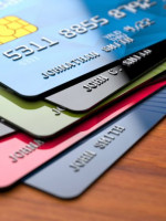 Tarjetas bancarias: faltan plásticos y chips