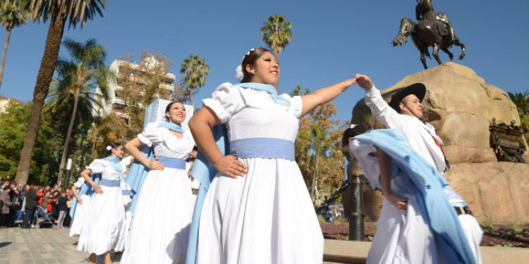 Mendoza conmemora el 25 de Mayo con una agenda federal: música, bailes y gastronomía