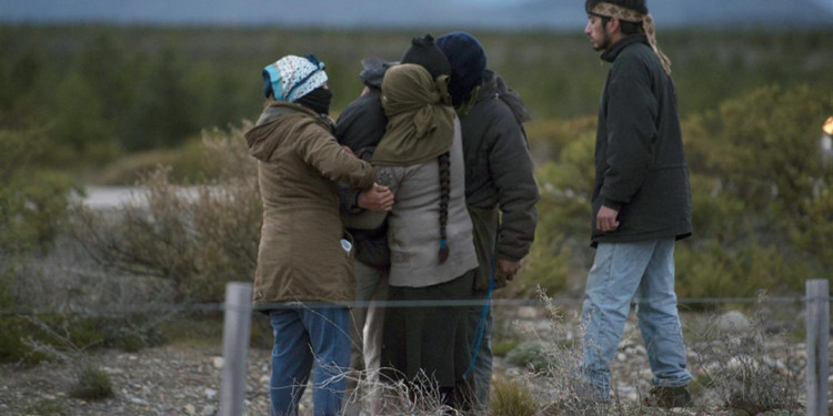 Para la comunidad mapuche, el cuerpo hallado fue "plantado"