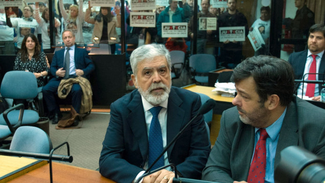 imagen Tragedia de Once: De Vido fue acusado por el estado "deplorable" del Sarmiento