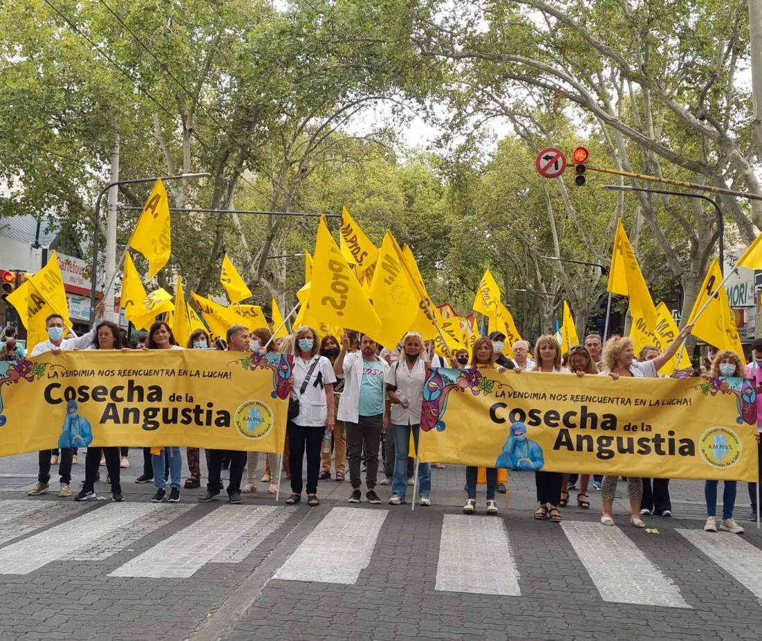 Profesionales de la salud están de paro y no descartan nuevas medidas de fuerza