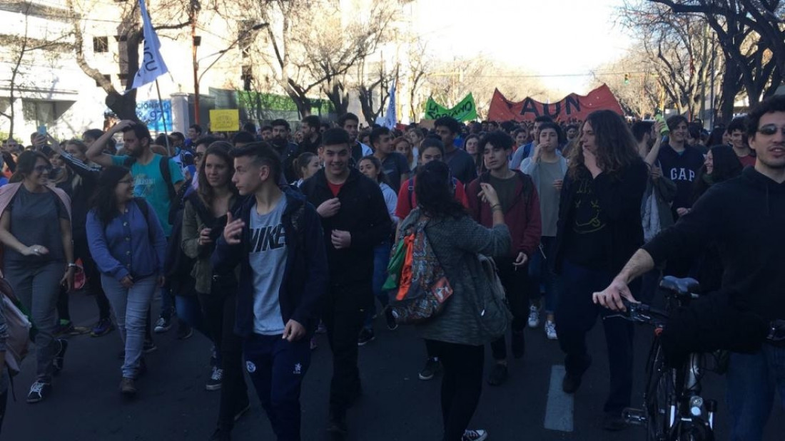 Gremios docentes de Mendoza irán a la marcha del 30, en Buenos Aires