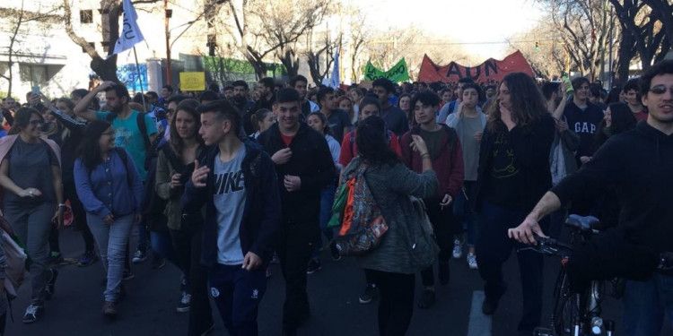 Gremios docentes de Mendoza irán a la marcha del 30, en Buenos Aires