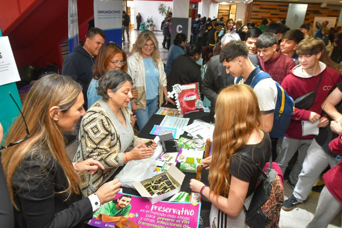 El consumo de sustancias y la soledad son las principales preocupaciones entre adolescentes