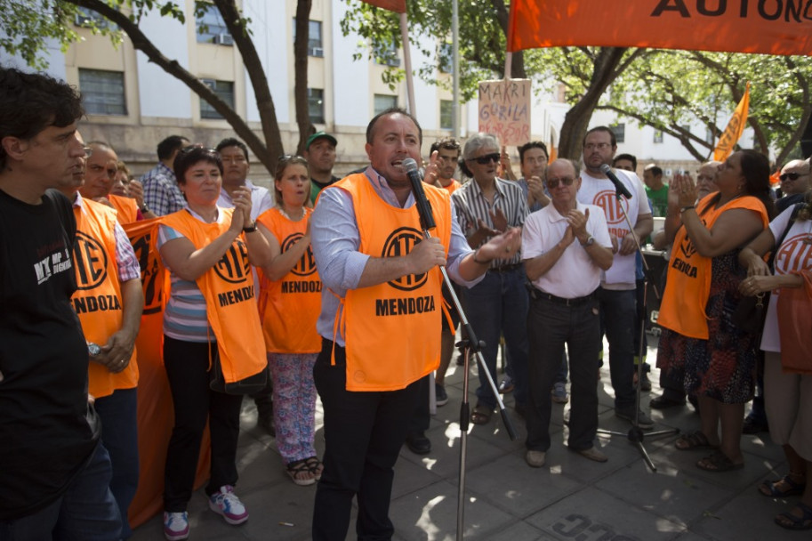 imagen Fotogalería: jornada de marchas en Mendoza contra la reforma