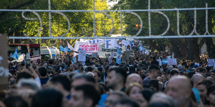 Tras las masivas marchas, las universidades nacionales se preparan para la reunión con el Gobierno