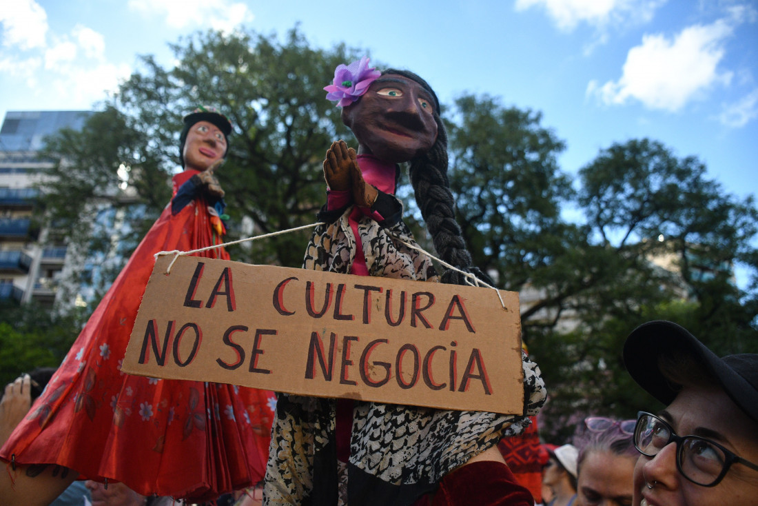 Artistas de todo el país se movilizaron en rechazo a los recortes propuestos por Milei 