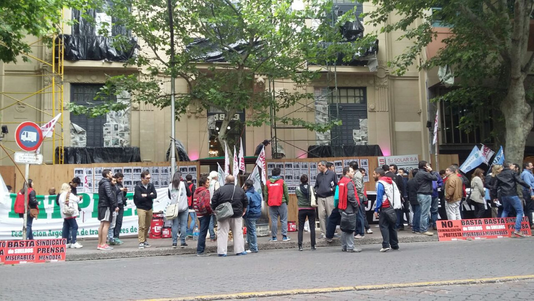 imagen "Los dueños de medios empobrecen a los trabajadores de prensa"