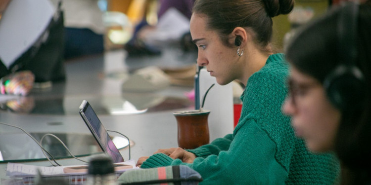 Estímulo a las vocaciones científicas: cómo inscribirse a las becas del CIN