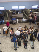 Quejas y reclamos de pasajeros en Mendoza por vuelos cancelados