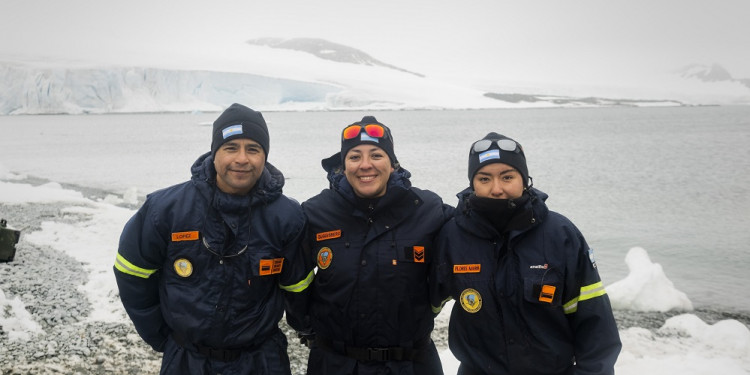 Invernantes nóveles se enfrentan por primera vez a la odisea de vivir un año en la Antártida