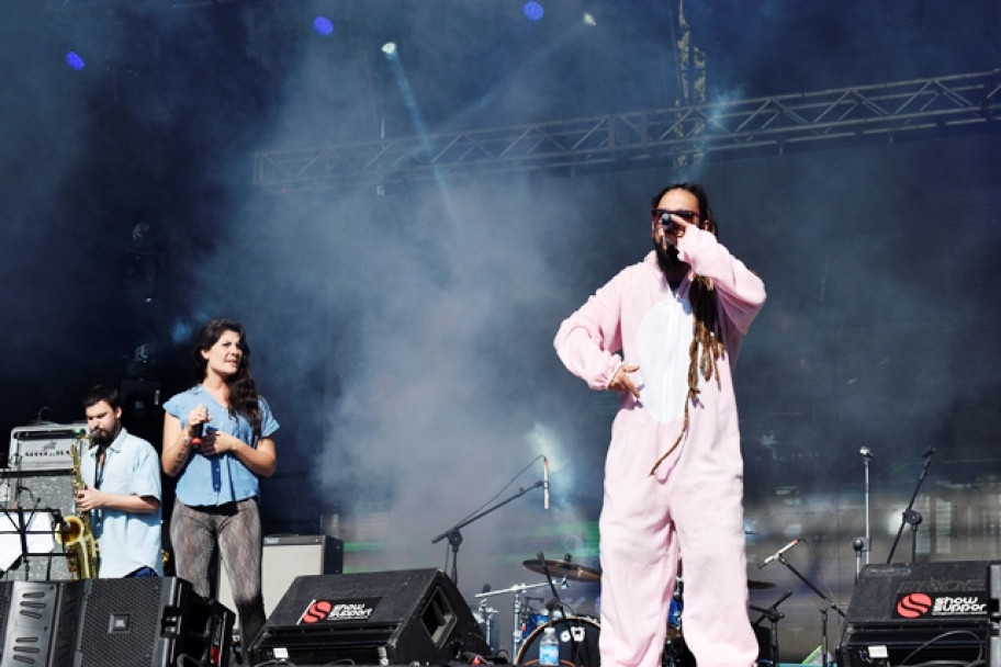 imagen Chapeca abrió el festival en el Parque San Vicente a puro reggea