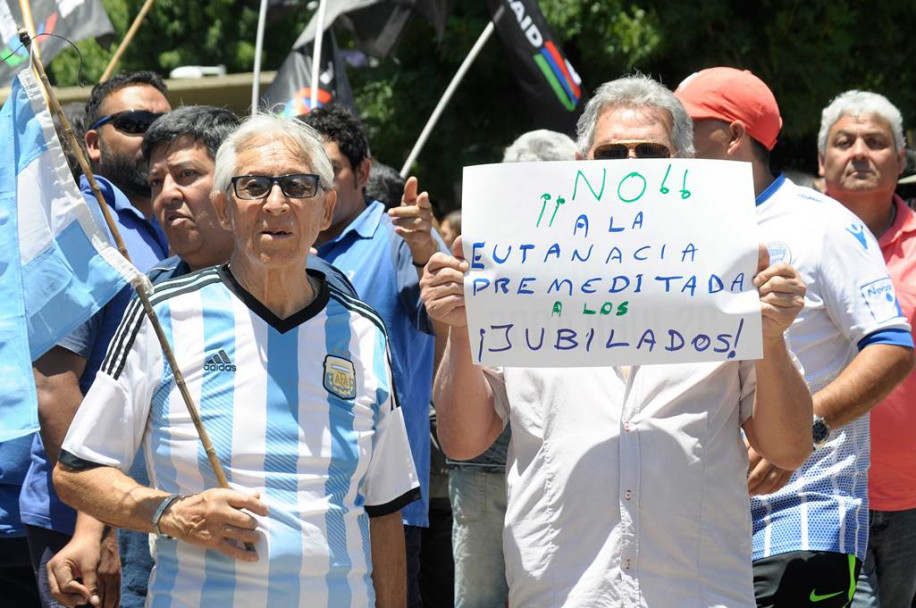 imagen Fotogalería: jornada de marchas en Mendoza contra la reforma