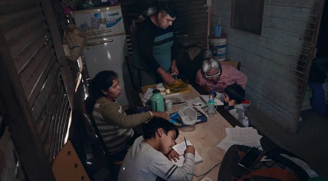 Diez millones de chicos y chicas comen menos carne, verduras y lácteos por la caída de ingresos de sus familias