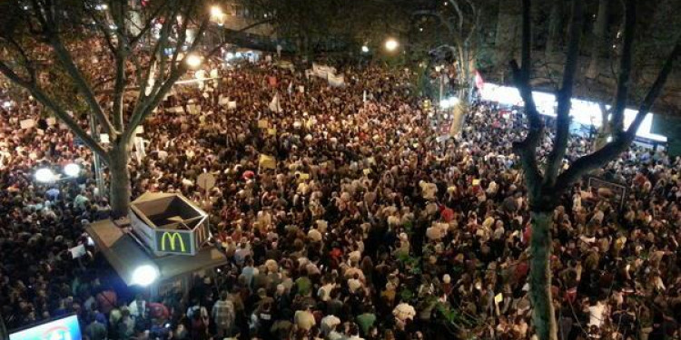 Café Universidad - Protestas contra el gobierno nacional - Análisis de Alberto Isuani