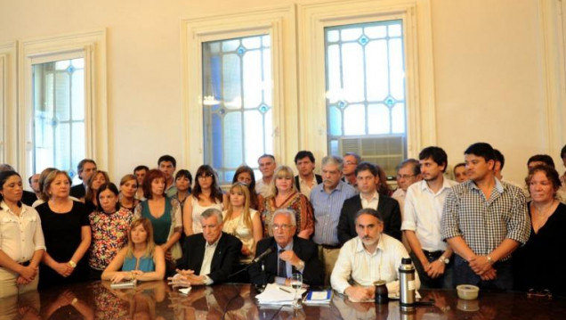 imagen Diputados del FPV convocaron a una marcha contra los decretos de Macri