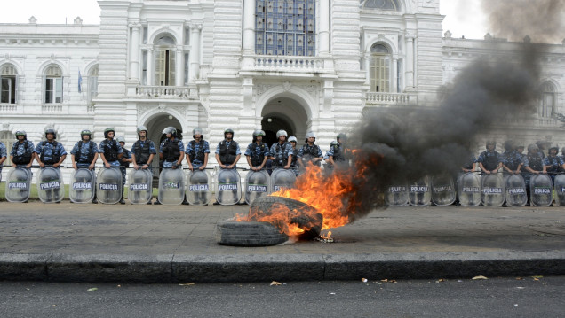 imagen "Los despidos vienen acompañados de balas de gomas"