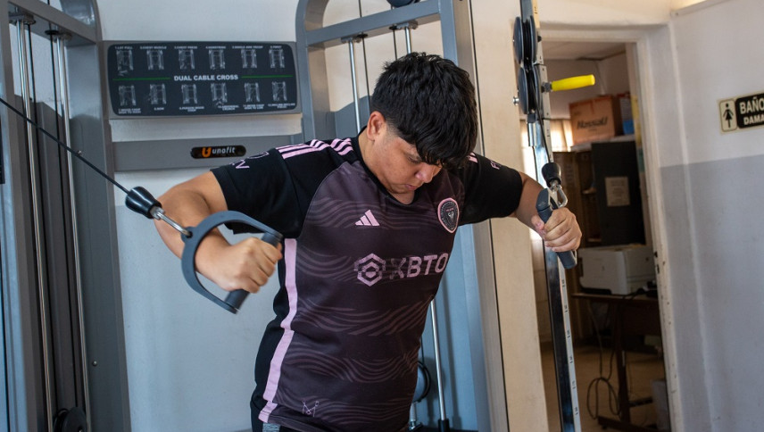 imagen que ilustra noticia ¿Es bueno tomar agua con gas cuando entrenamos?