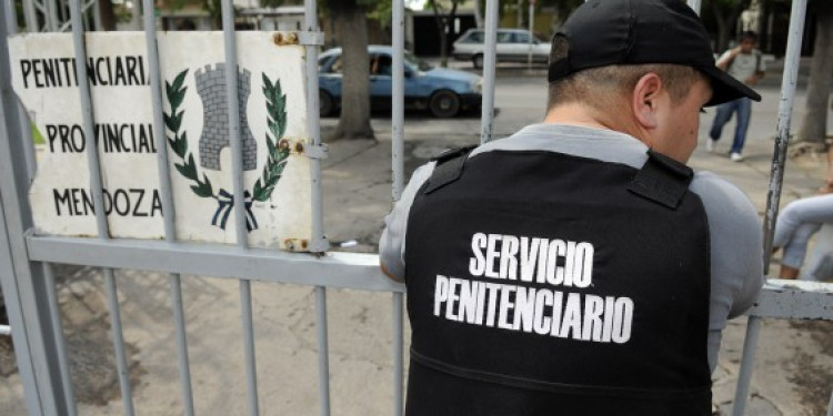 Según Amnistía, Argentina no investigó denuncias de torturas en cárceles en 2015