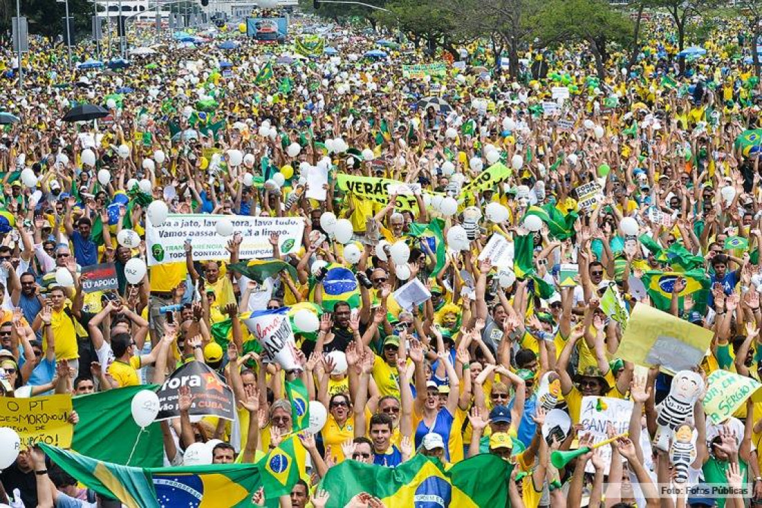 Una multitud marchó en Brasil contra Dilma Rousseff