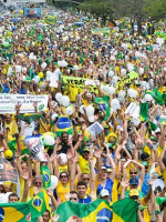Una multitud marchó en Brasil contra Dilma Rousseff