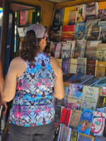 Inauguraron el primer punto D’Accurzio, que ofrece libros de artistas mendocinos