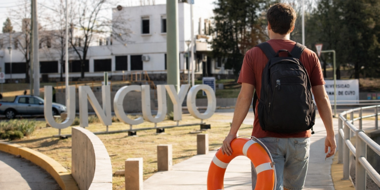 Qué ofrece la UNCUYO a estudiantes que están en riesgo de perder su carrera