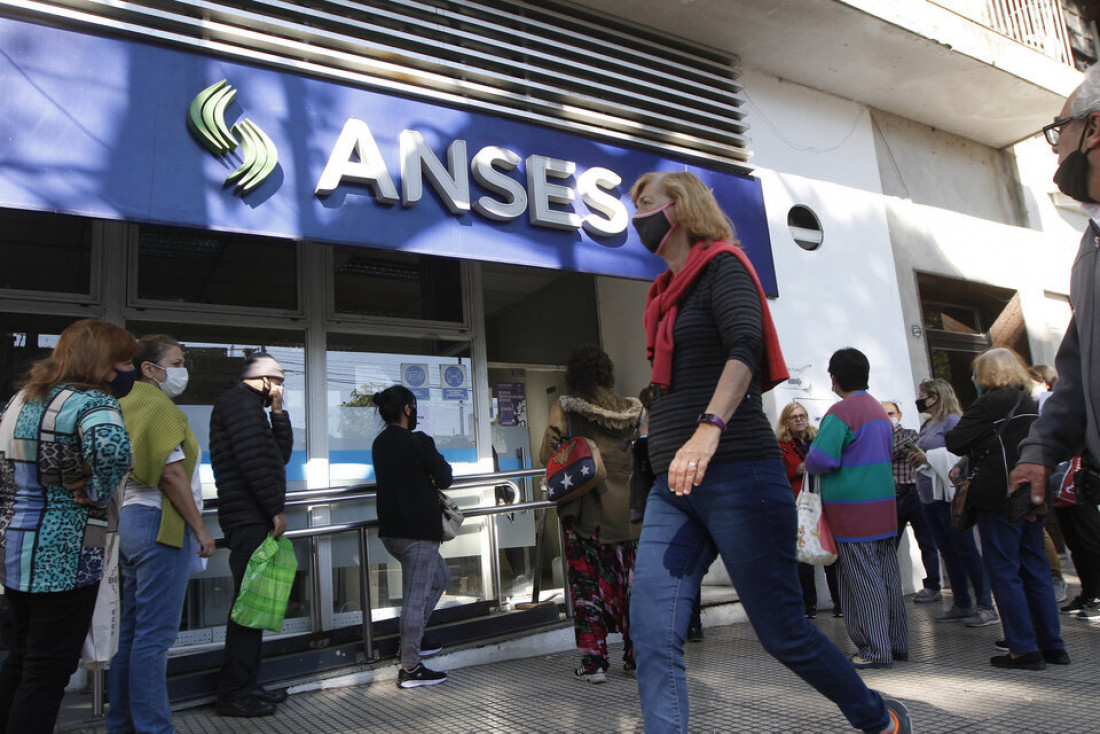 Jubilaciones: Anses confirmó el monto de la suba y un nuevo bono