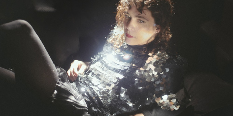 "En la ribera de la noche plutónica", el nuevo disco de Lu Glass