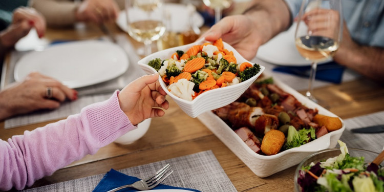 Comer en familia, una estrategia clave para la salud emocional y nutricional de la población infantil