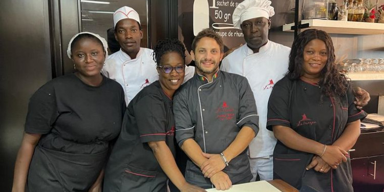 Un chef mendocino introdujo el choripan con chimicurri y las parrilladas en Senegal 