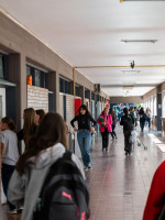 Una red de protección adolescente: la familia, la escuela, los pares, el barrio
