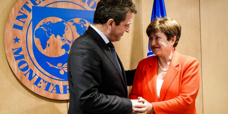 El FMI aprobó segunda revisión del acuerdo que otorgó US$ 3.900 millones a la Argentina
