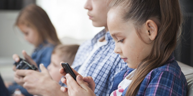 Alertan que los contenidos de salud mental en TikTok representan un peligro para niños, niñas y jóvenes