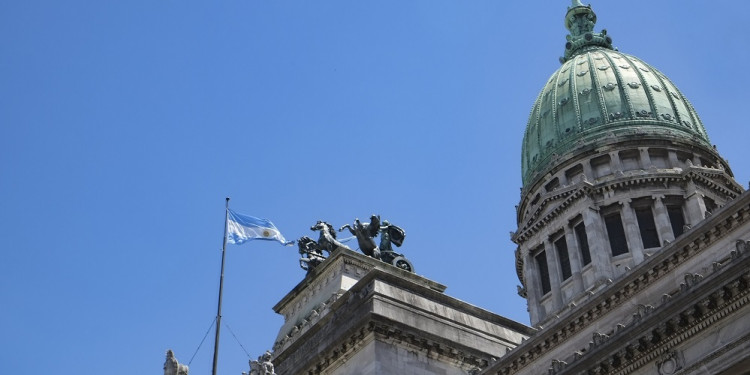 Cómo es el procedimiento de análisis del DNU en el Congreso