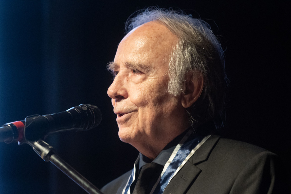 "Para siempre": Joan Manuel Serrat ya es Doctor Honoris Causa de la UNCUYO