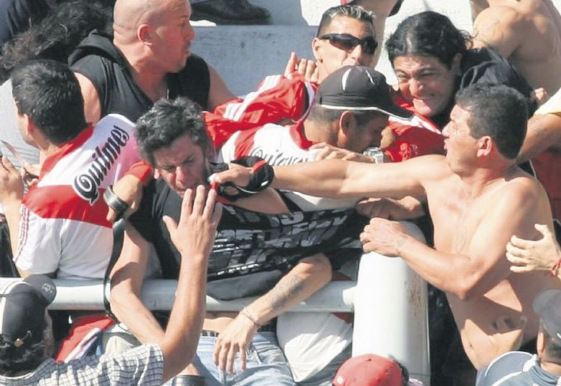 Barras al ataque: qué hay detrás de la violencia en el fútbol