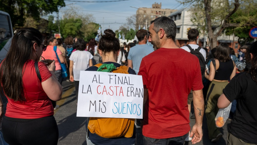 imagen que ilustra noticia Mensajes por lo alto: las fotos de la tercera marcha universitaria