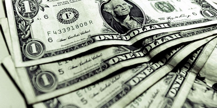 Tras los cambios en la política monetaria, el dólar subió más de un peso